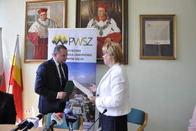 JM Rektor dr hab. inż. Mariusz Cygnar, prof. nadzw. oraz Marta Mordarska, dyrektor Oddziału Małopolskiego PFRON
