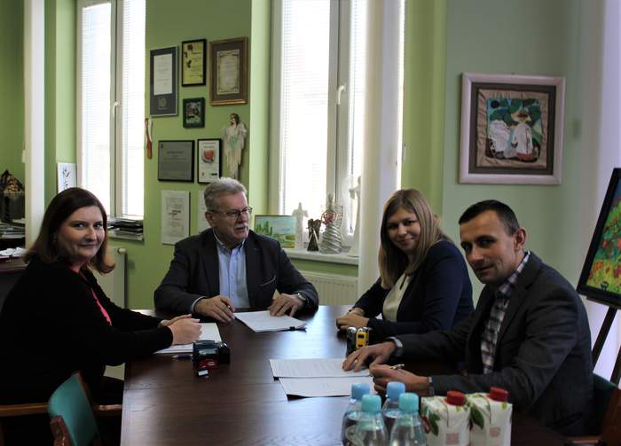 Pokaż zdjęcie: Jerzy Dębski Dyrektor Oddziału Lubelskiego PFRON oraz przedstawiciele Fundacji Heros
