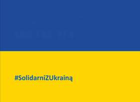 flaga Ukrainy, na części dolnej, żółtej napis: #Solidarni z Ukrainą