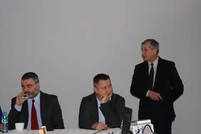 Pokaż zdjęcie: Omówienie prezentacji przez dyrektora Oddziału Śląskiego PFRON Jana Wrońskiego