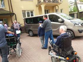 Pokaż zdjęcie: Mieszkańcy Domu Rehabilitacyjnego
