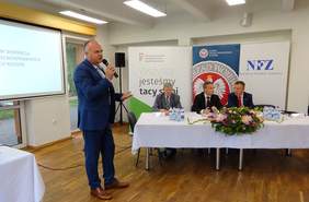 Pokaż zdjęcie: wystąpienie Artura Olsińskiego - Dyrektora ŁOW NFZ