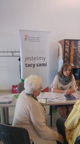 Pokaż zdjęcie: Stoisko informacyjne PFRON