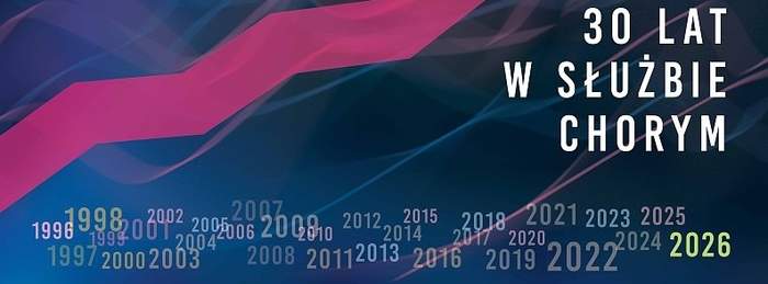 Pokaż zdjęcie: Napis 30 lat w służbie chorym. Różowa strzałka wzrostu na ciemnym tle, oś czasu 1996–2026.
