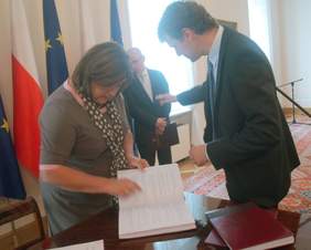 Pokaż zdjęcie: ustawa podpis (11).JPG