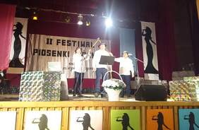 Pokaż zdjęcie: Uczestnicy II Festiwalu Piosenki Różnej Osób Niepełnosprawnych w Ostrowcu Świętokrzyskim