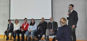 Pokaż zdjęcie: Prelegenci panelu dyskusyjnego dotyczącego sportu osób niepełnosprawnych na Uniwersytecie Ekonmicznym w Poznaniu