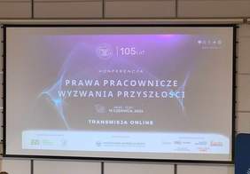 Pokaż zdjęcie: Ekran startowy konferencji wraz z tytułem