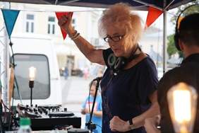 Pokaż zdjęcie: Dj Wika, czyli Wirginia Szmyt - gość specjalny na tegorocznych Senioraliach zdj. Dariusz Skrzyniarz