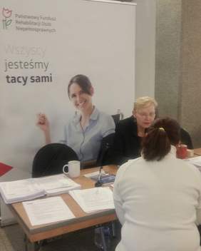 Pracownicy Śląskiego Oddziału PFRON podczas dyżuru eksperckiego w chorzowskim oddziale ZUS