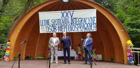 Pokaż zdjęcie: przemówienie Członka Zarządu Powiatu Kieleckiego Stefana Bąka