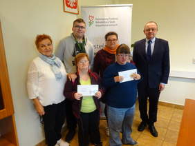 Pokaż zdjęcie: Nagrodzeni artyści z WTZ w Kielcach