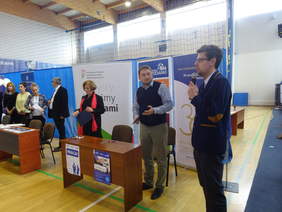 Pokaż zdjęcie: Podczas targów pracy podpisane zostało porozumienie pomiędzy Państwowym Funduszem Rehabilitacji Osób Niepełnosprawnych oraz Wyższą Szkołą Gospodarki dotyczące wzajemnej współpracy