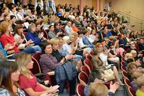 Pokaż zdjęcie: Uczestnicy konferencji