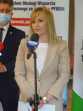 Pokaż zdjęcie: Dyrektor Ewa kopolovets przemawia