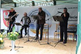 Pokaż zdjęcie: Występ zespołu Shalom 