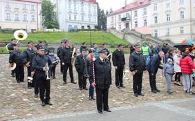 Uczestnicy obchodów Dnia Godności Osób Niepełnosprawnych w Przemyślu