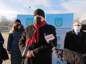 Pokaż zdjęcie: Burmistrz Kunowa przemawia