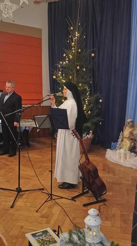 Pokaż zdjęcie: Spotkanie otworzyła Siostra Damaris Dyrektor DPS w Moryniu