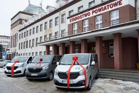 Pokaż zdjęcie: Nowe busy z dofinansowaniem PFRON dla powiatu pilskiego