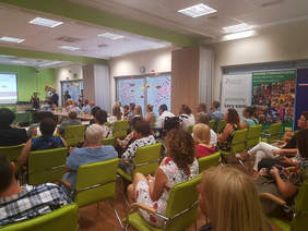 Pokaż zdjęcie: Przemawia Stanisław Szwed, uczestnicy spotkania