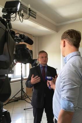 Pokaż zdjęcie: Wywiad Bartosza Marczuka Wiceministra Rodziny, Pracy i Polityki Społecznej dla TVP3 Poznań