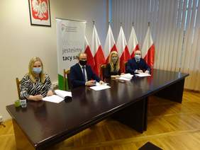 Pokaż zdjęcie: Podpisanie umowy z gminą Nowa Słupia 
