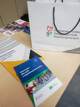 Pokaż zdjęcie: Broszury informacyjne PFRON