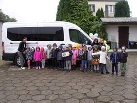 Pokaż zdjęcie: Nowy bus przypadł do gustu także najmłodszym