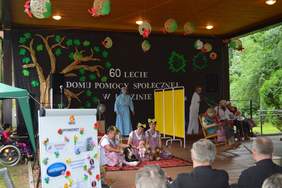 Jubileusz 60 lecia istnienia Domu Pomocy Społecznej w Lubzinie, występy mieszkańców Domu