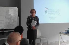 Pokaż zdjęcie: Marta Mordarska - dyrektor Małopolskiego Oddziału PFRON podczas spotkania dotyczącego projektu "Małopolska. Kultura wrażliwa"