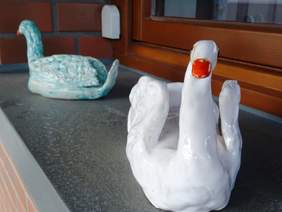Łabędź ceramiczny - jedna z prac, wystawiona na wernisażu