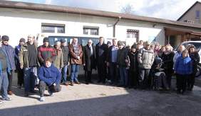 Pokaż zdjęcie: Uroczyste przekazanie busa dla WTZ w Pińczowie fot. Powiat Pińczowski, echodnia.eu 02.11.2017 r. 