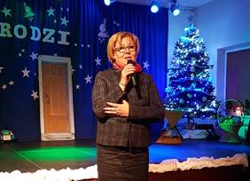Pokaż zdjęcie: Marta Mordarska – dyrektor Oddziału Małopolskiego PFRON na Spotkaniu Opłatkowym w Wolbromiu