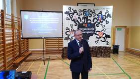 Pokaż zdjęcie: Dyrektor Andrzej Michalski w trakcie przemówienia