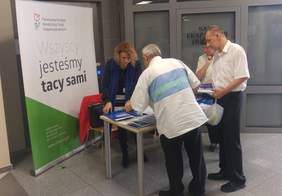 Pokaż zdjęcie: stoisko informacyje Oddziału Łódzkiego PFRON