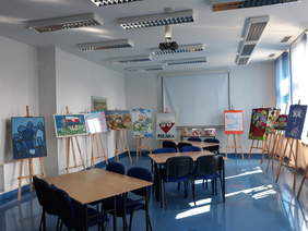Pokaż zdjęcie: Prace laureatów konkursu przygotowane do wystawy