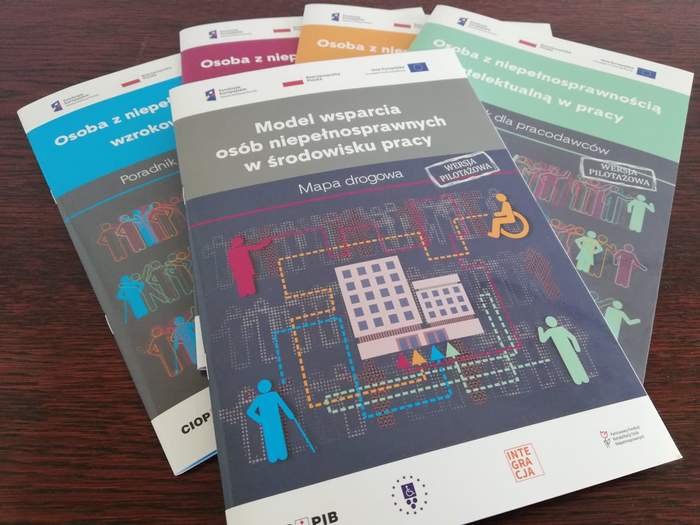 Pokaż zdjęcie: Poradniki dla pracodawców