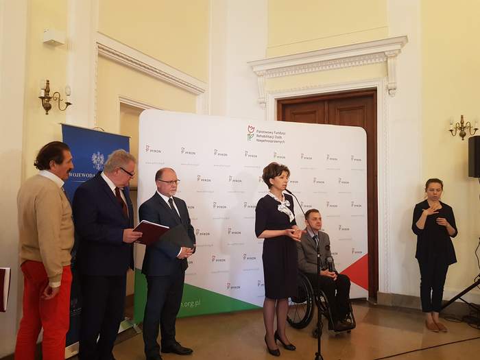Osoby występujące - przedstawiciele urzędu wojewódzkiego, PFRON oraz NGO