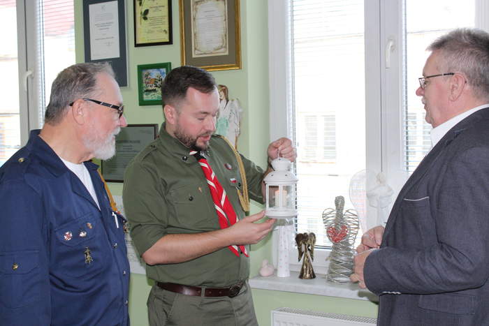Pokaż zdjęcie: Jerzy Dębski Dyrektor Oddziału Lubelskiego oraz hm.Tomasz Syk i hm. Edward Nakonieczny
