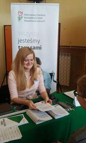 Pokaż zdjęcie: Stoisko informacyjne Oddziału Małopolskiego PFRON